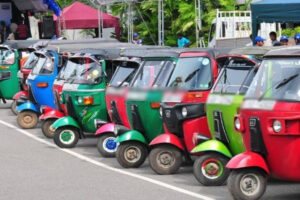 அனைத்து முச்சக்கர வண்டிகளிலும் கட்டண மானிகளை பொருத்துவதற்கு திட்டம்