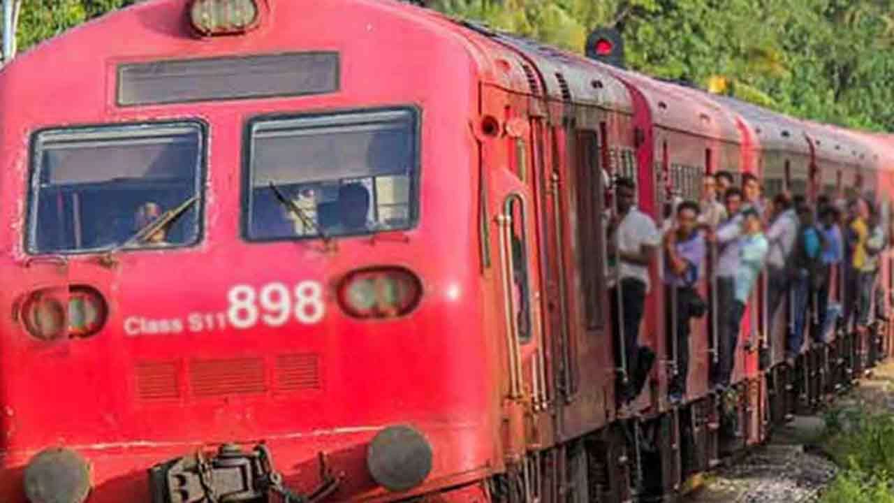 அலவ்வ – ரம்புக்கனை இடையே ரயில் போக்குவரத்து பாதிப்பு