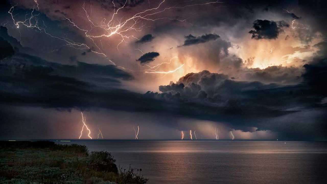 இடியுடன் கூடிய மழை பெய்யக் கூடிய சாத்தியம்