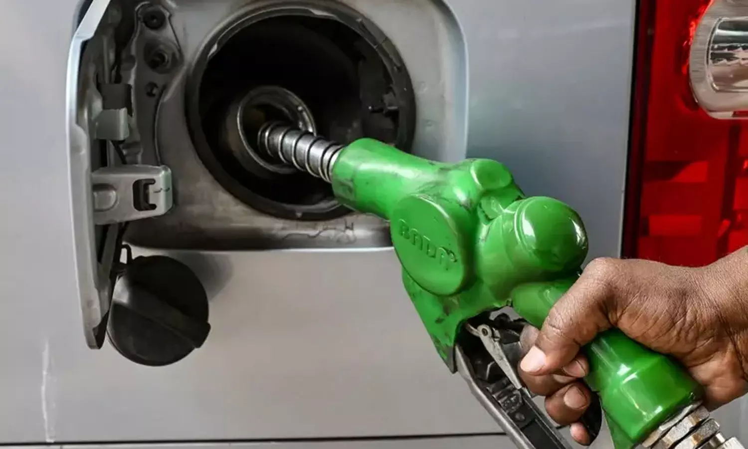 பியகமவில் பாரிய டீசல் கடத்தல் முறியடிப்பு: 19,060 லீற்றர் எரிபொருளுடன் 4 பேர் கைது!