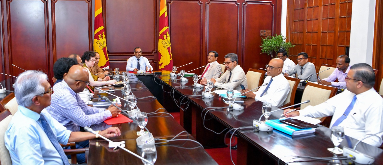 நாட்டின் பொருளாதாரத்தைப் பாதுகாக்க ஜனாதிபதியின் விசேட குழு கூடியது.