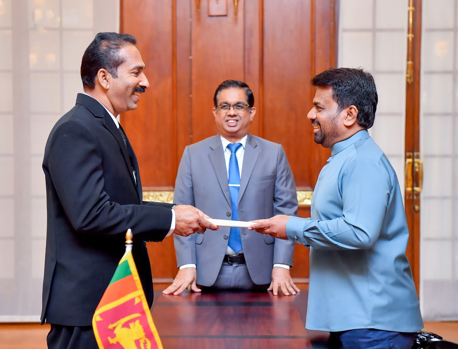 மேல் நீதிமன்ற நீதிபதியாக எஸ். சதீஸ்தரன் பதவியேற்பு!