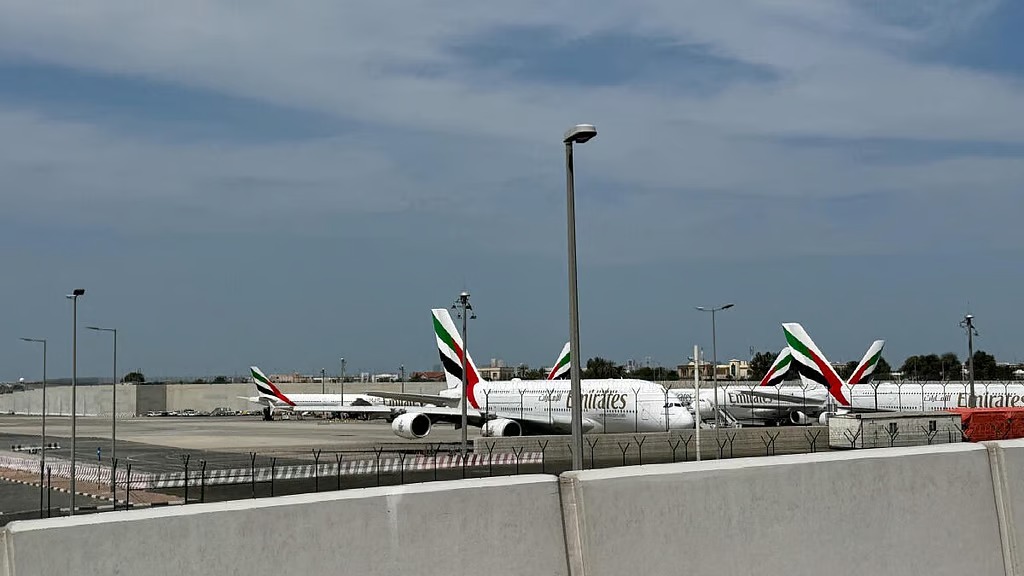 டுபாய் விமான நிலையம் அருகே ட்ரோன் தாக்குதல்!