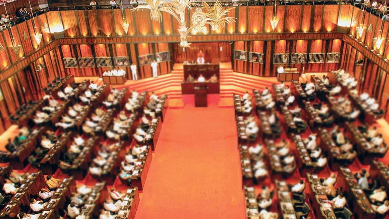 இன்றைய பாராளுமன்ற செயல்பாடுகள் விபரம்