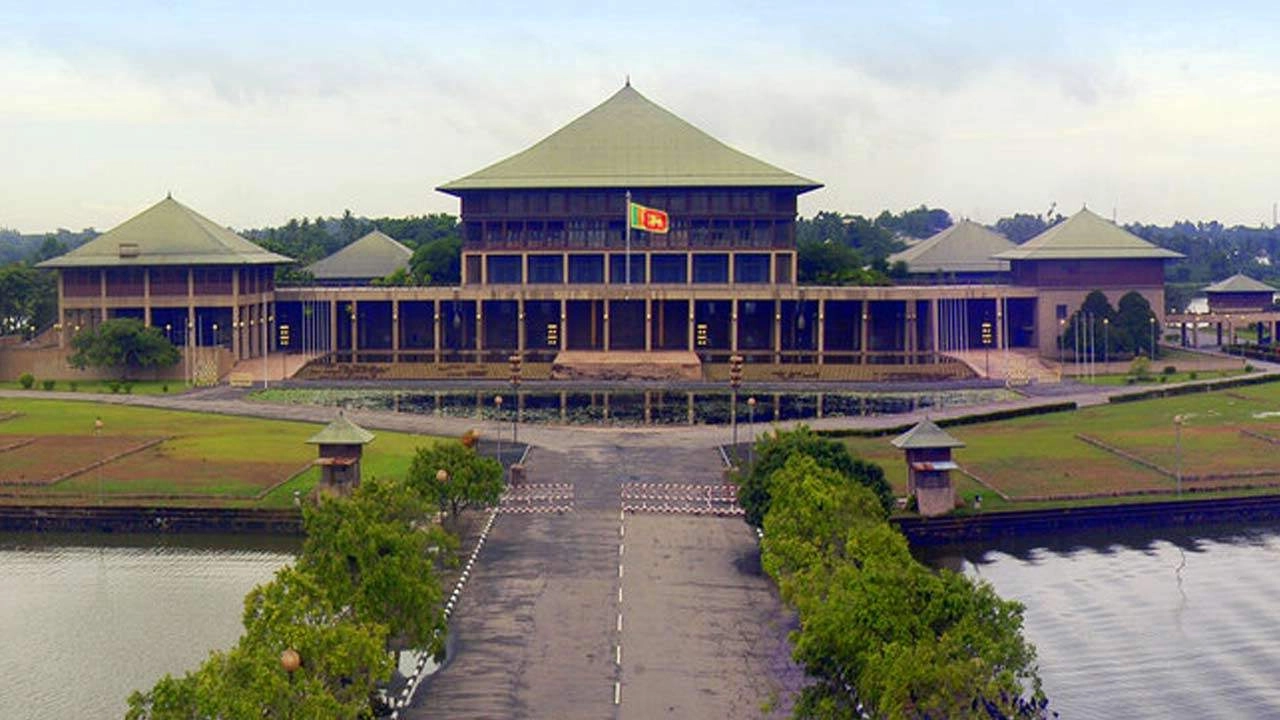 பாராளுமன்ற பெண் உத்தியோகத்தர் பாலியல் துன்புறுத்தல் விசாரணை அறிக்கை சபையில் சமர்ப்பிப்பு