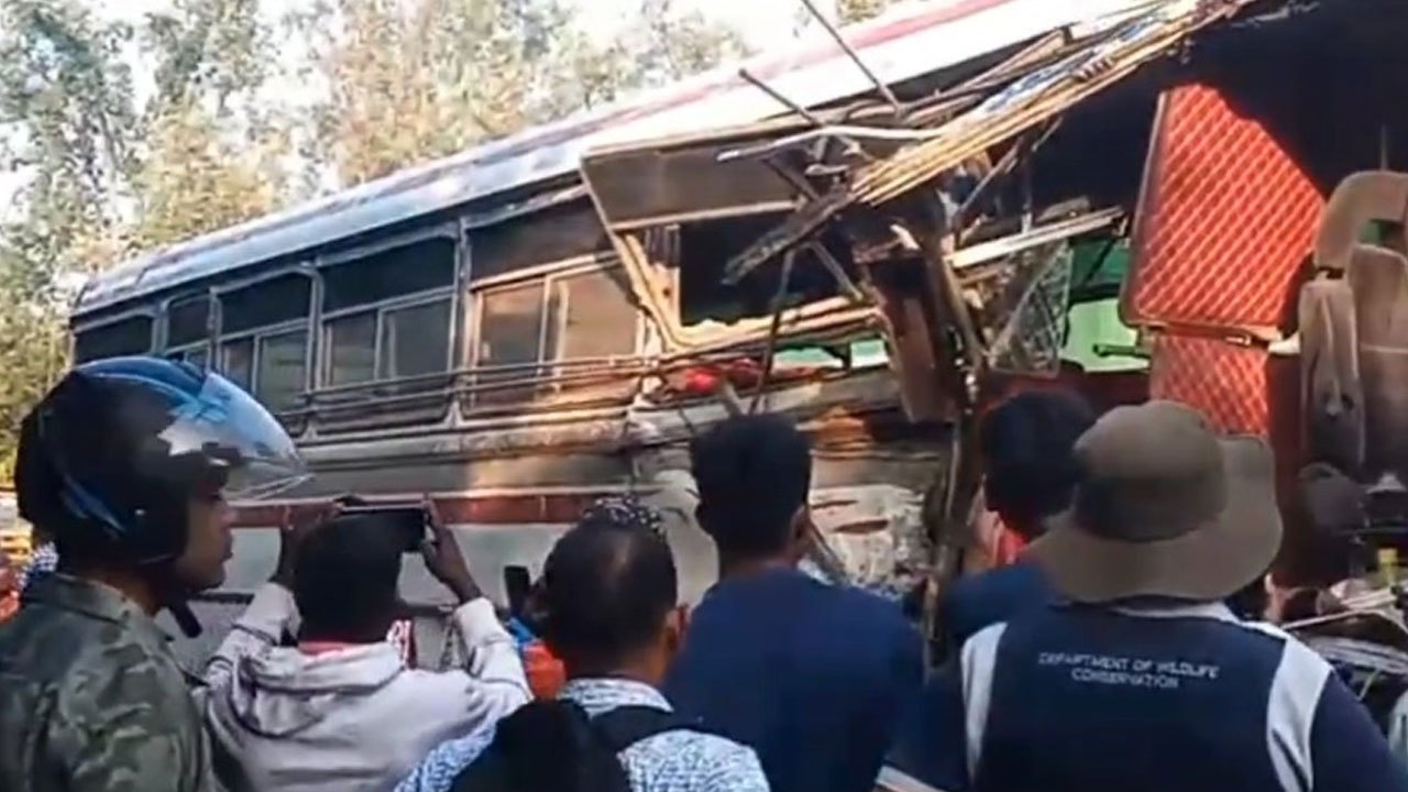 ஹபரணை பேருந்து விபத்தில் 10 பேர் காயம்