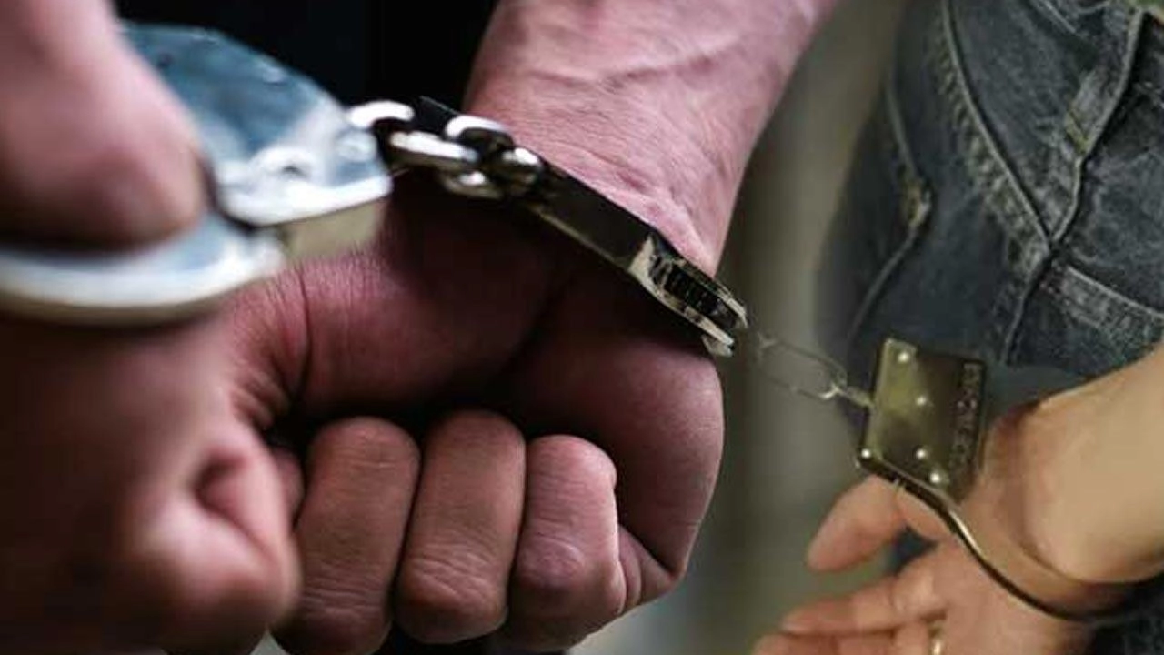 வெளிநாட்டு துப்பாக்கிகள் மற்றும் தோட்டாக்கள் பறிமுதல்