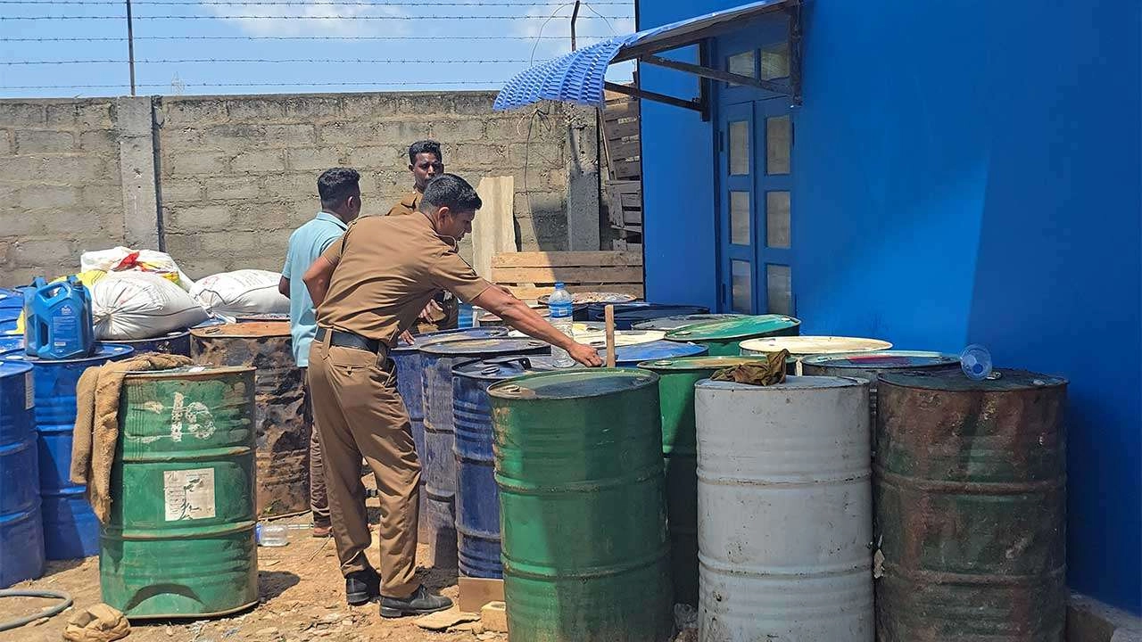 யாழ்ப்பாணத்தில் சட்டவிரோத எரிபொருள் களஞ்சியம் கண்டெடுப்பு