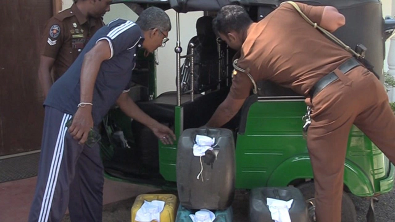 சட்டவிரோத எரிபொருள் கடத்தல்: முச்சக்கரவண்டியுடன் நபர் கைது