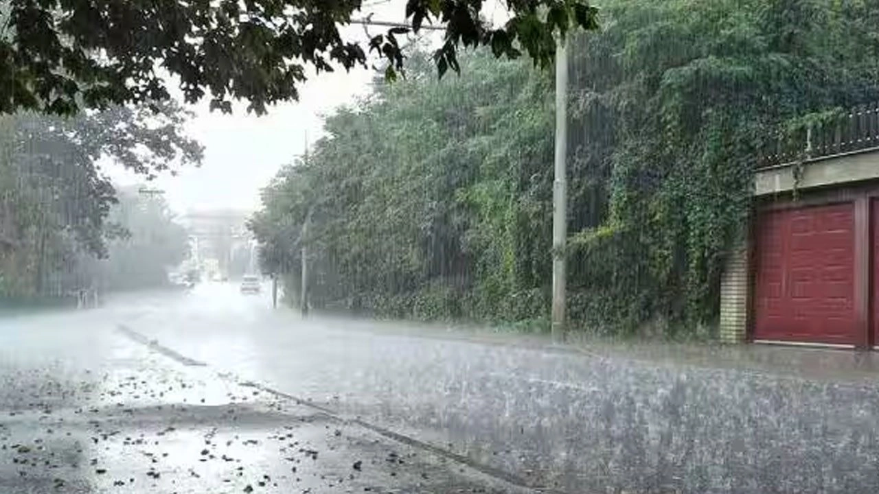 பல பகுதிகளில் இடியுடன் மழை