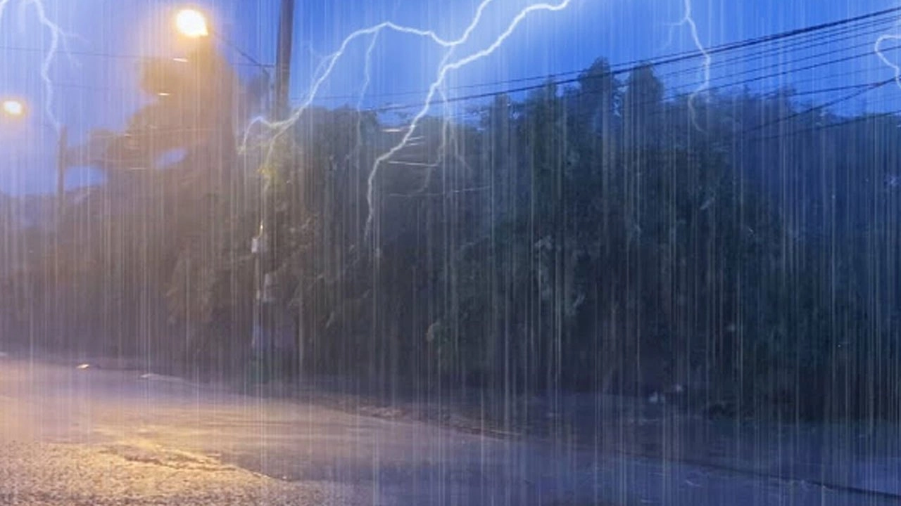 பல இடங்களில் மழை – கடல் கொந்தளிப்பு அபாயம்