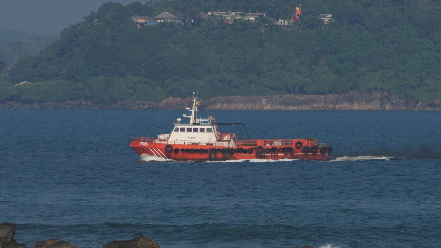 மத்திய கிழக்கு மோதல்: நடுநிலை பேணும் இலங்கை; ஈரானியக் கப்பலுக்கு அடைக்கலம்!