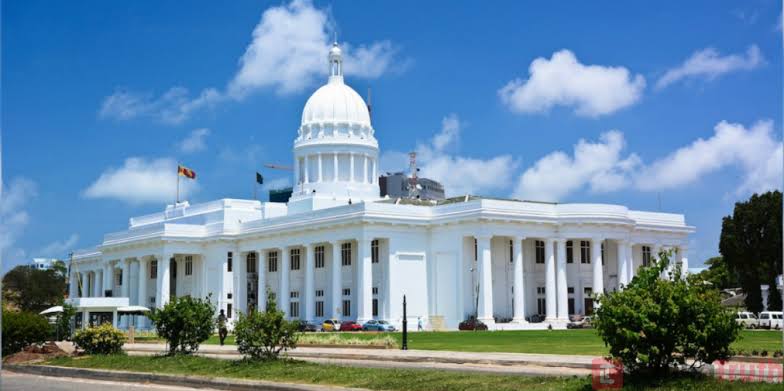 கொழும்பில் நாளை முதல் மீண்டும் வாகன தரிப்பிடக் கட்டணம் அறவீடு.