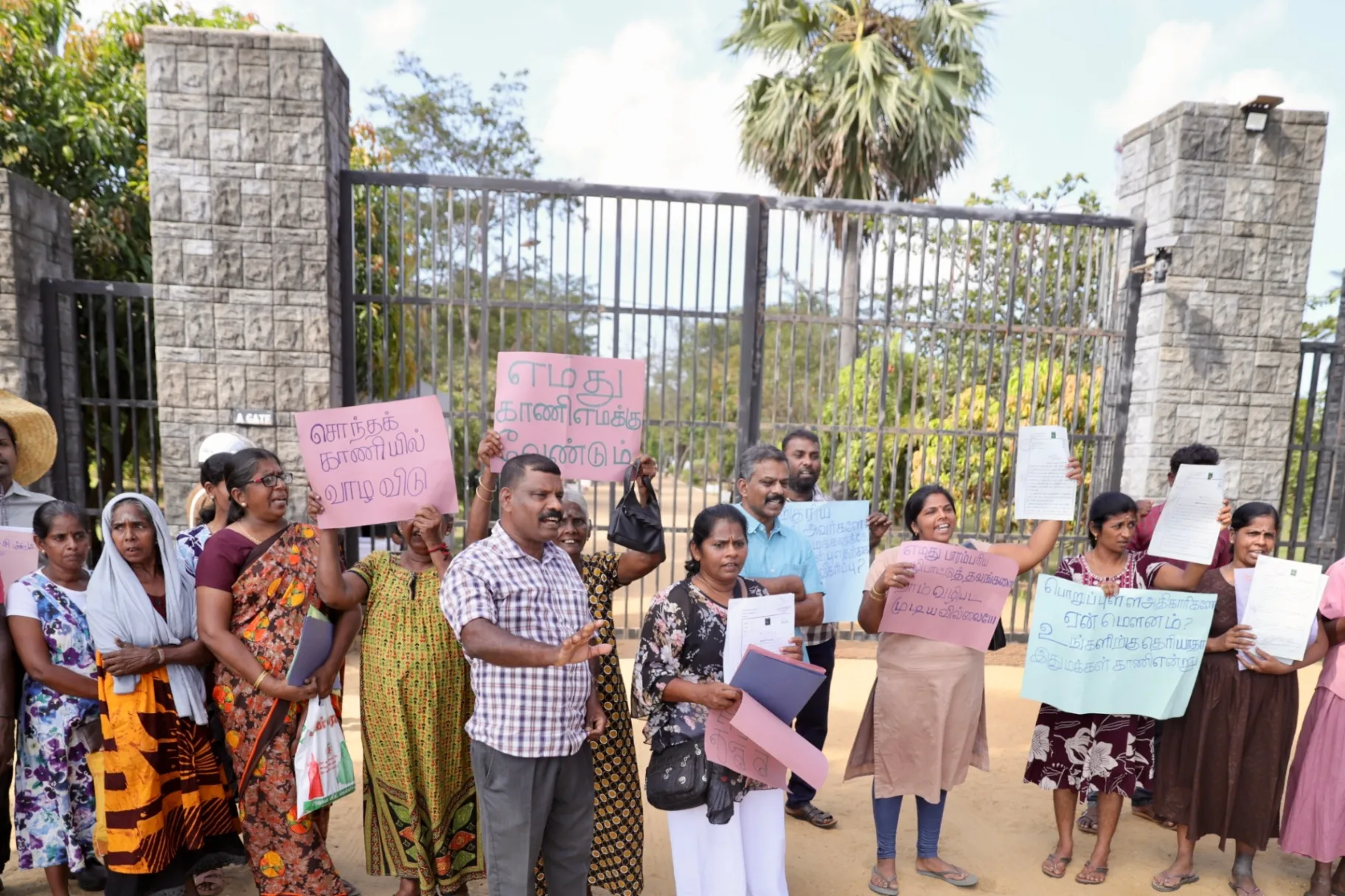கிளிநொச்சியில்  காணி அளவீடு முயற்சிக்கு எதிராக மக்கள் போராட்டம்